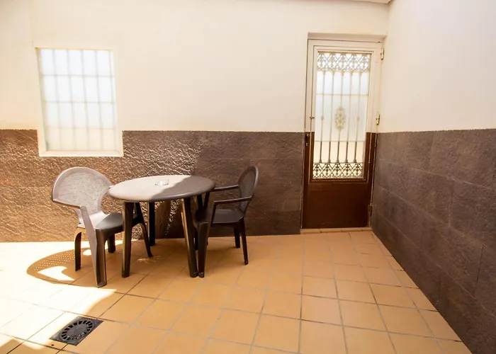 Rentitspain Confortable Apartamento Con Patio En Motril