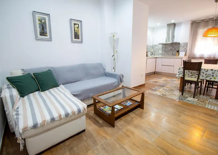 Rentitspain Confortable Apartamento Con Patio En Motril