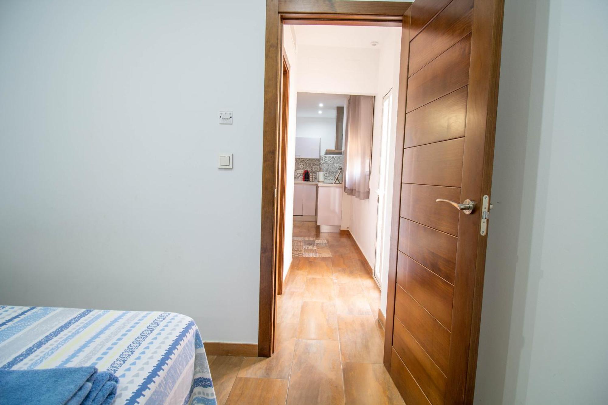 Rentitspain Confortable Con Patio En Apartment