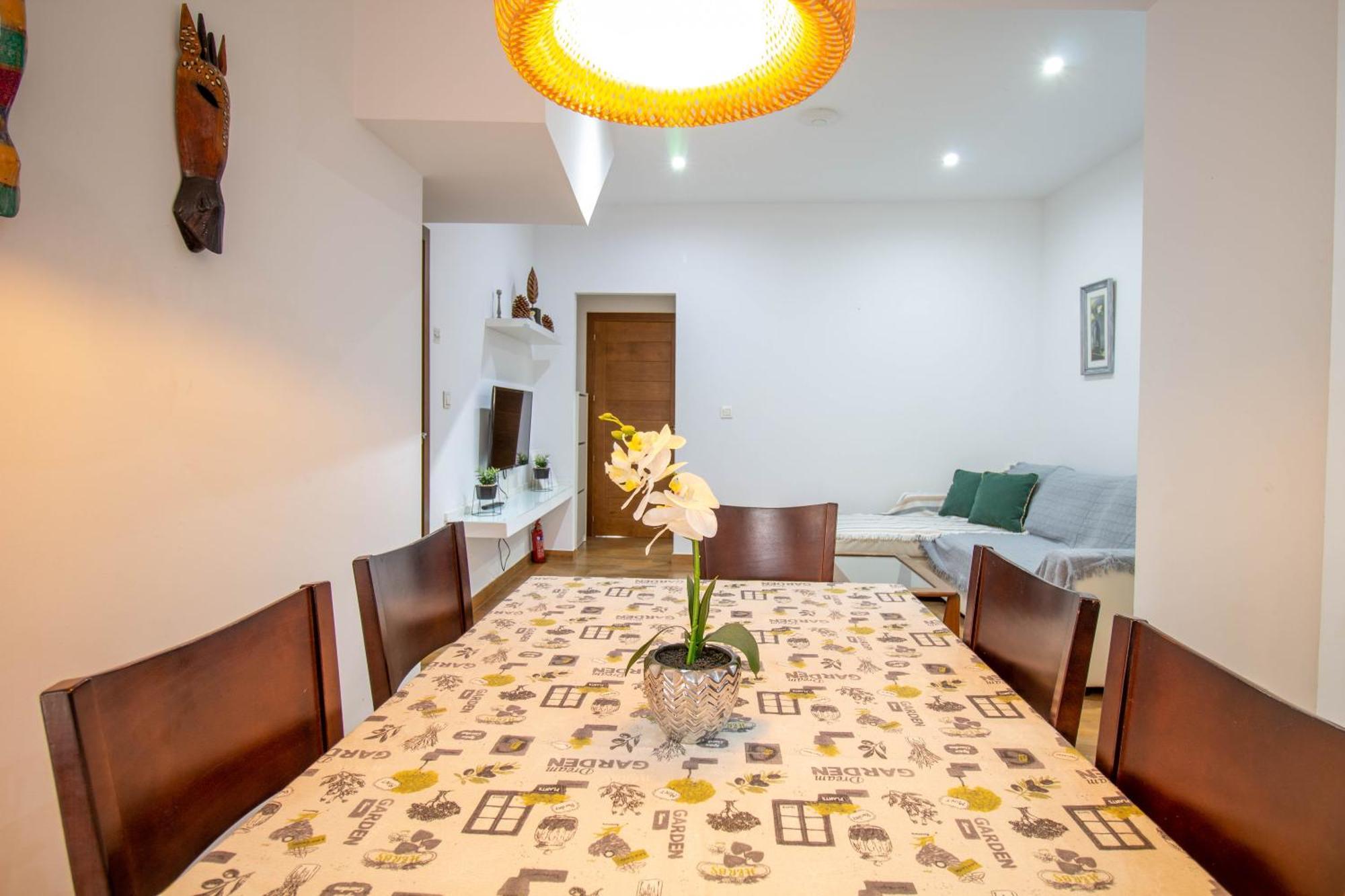 Rentitspain Confortable Con Patio En * Motril