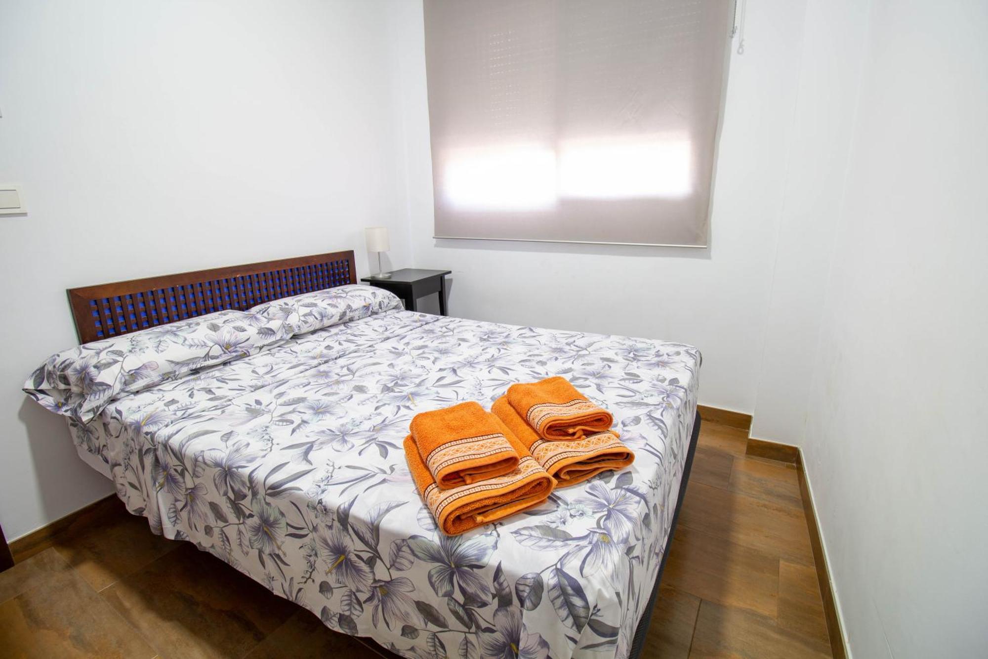 Rentitspain Confortable Con Patio En Motril