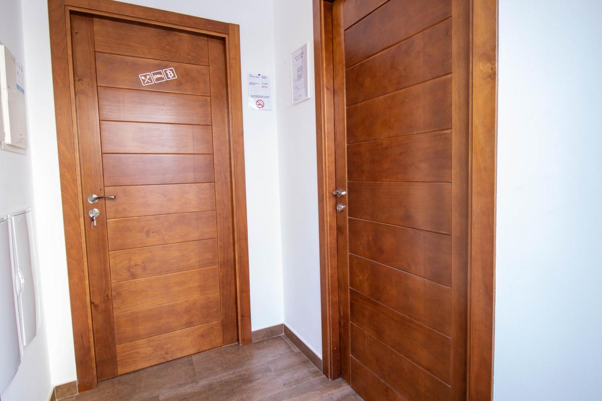 Rentitspain Confortable Con Patio En