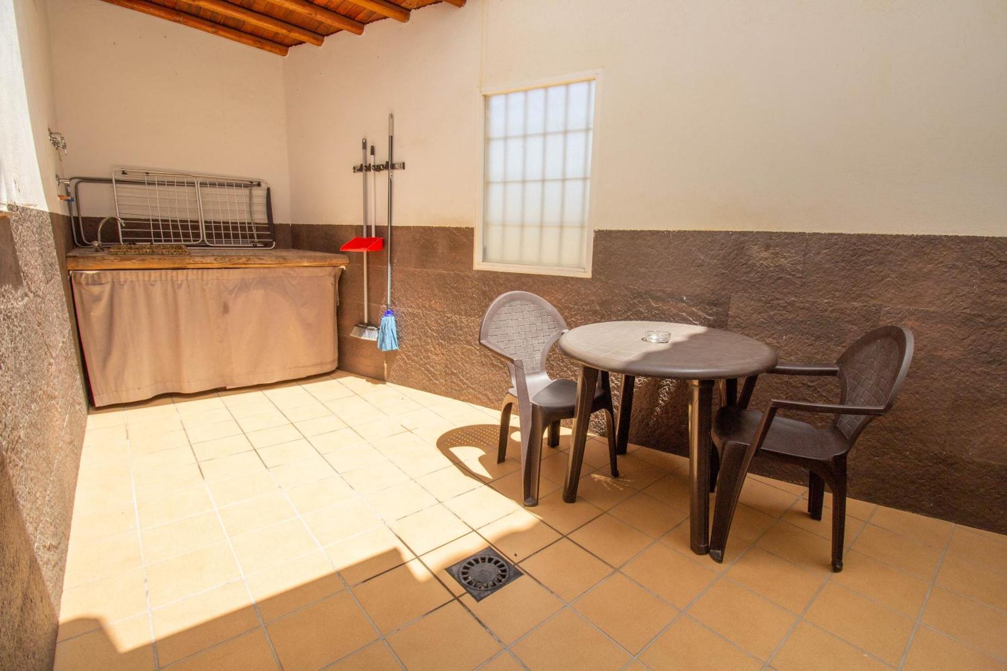 Rentitspain Confortable Con Patio En * Motril