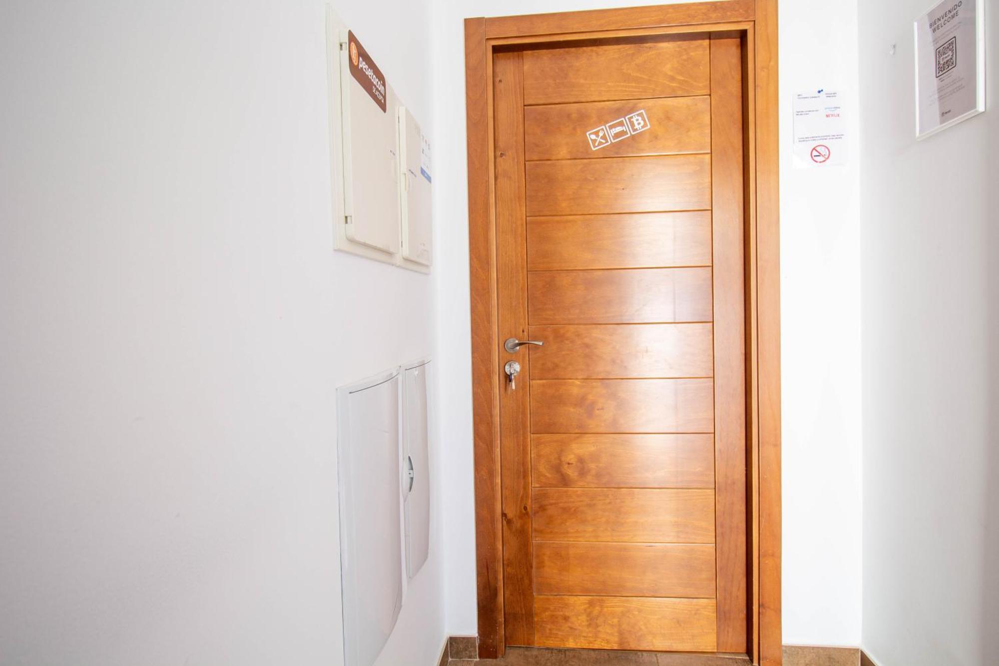 Rentitspain Confortable Con Patio En *