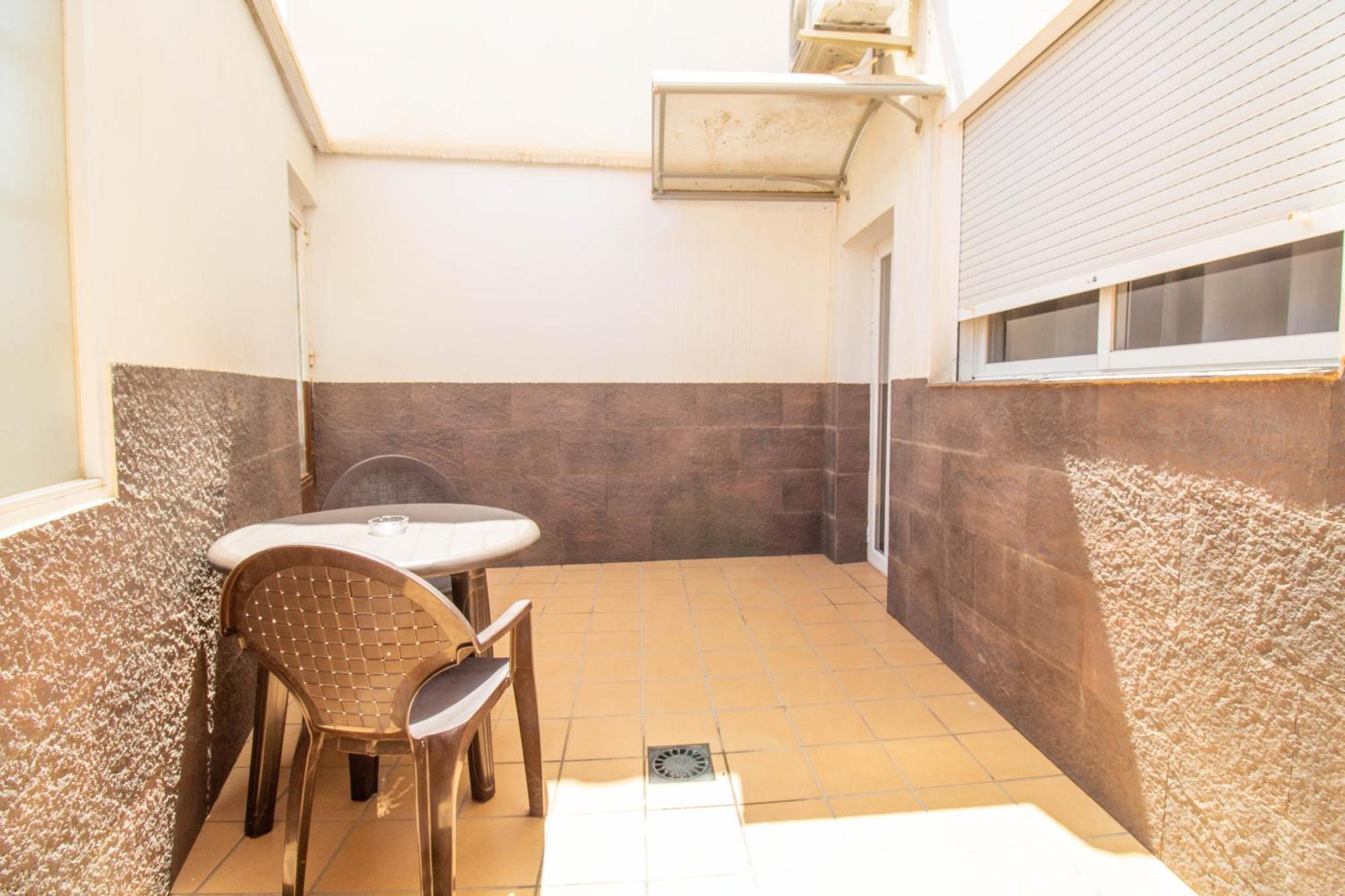 Rentitspain Confortable Con Patio En Apartment *